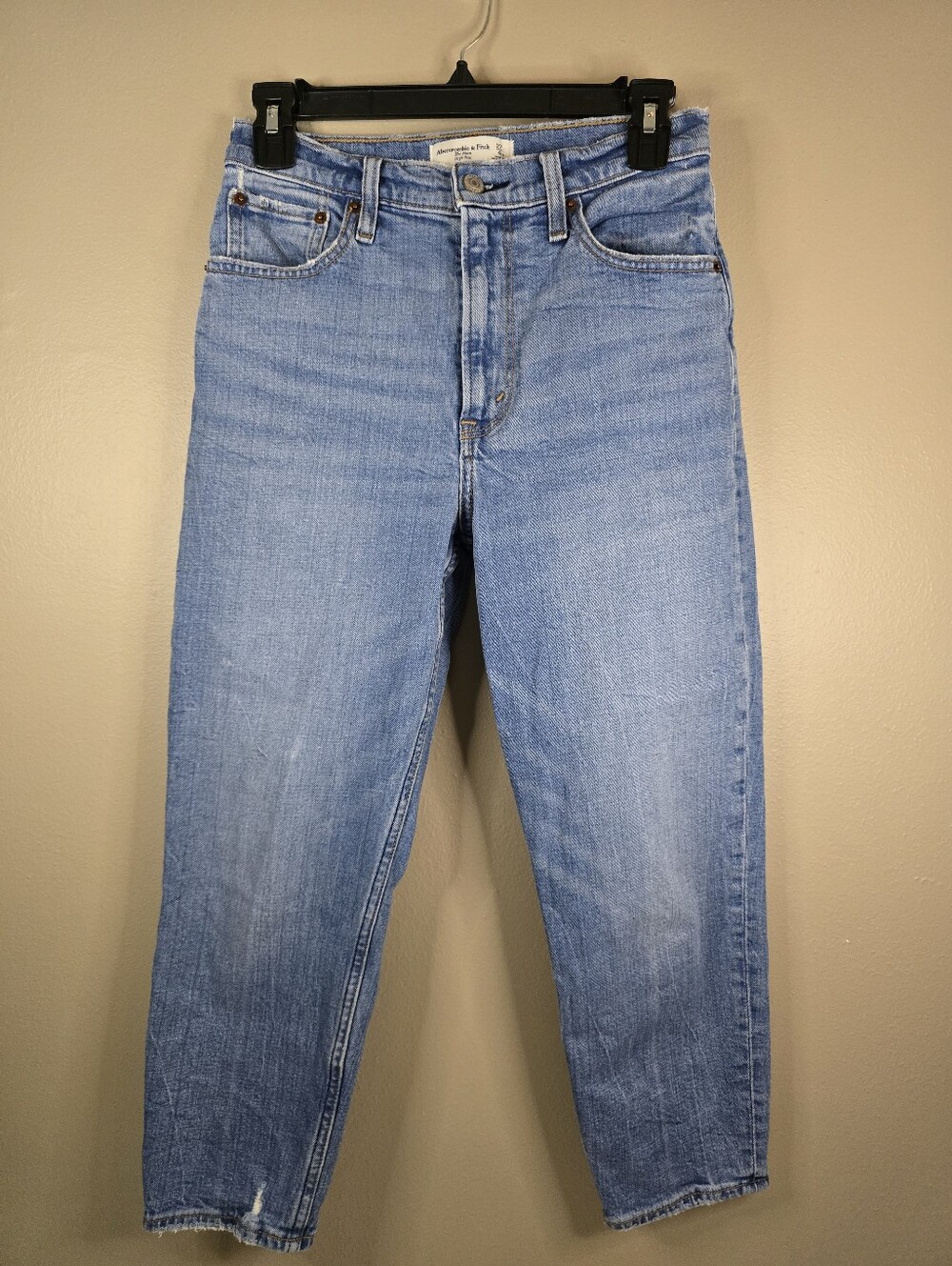 Abercrombie & Fitch High Rise The Mom Jean Size 27x23 Lighter Wash